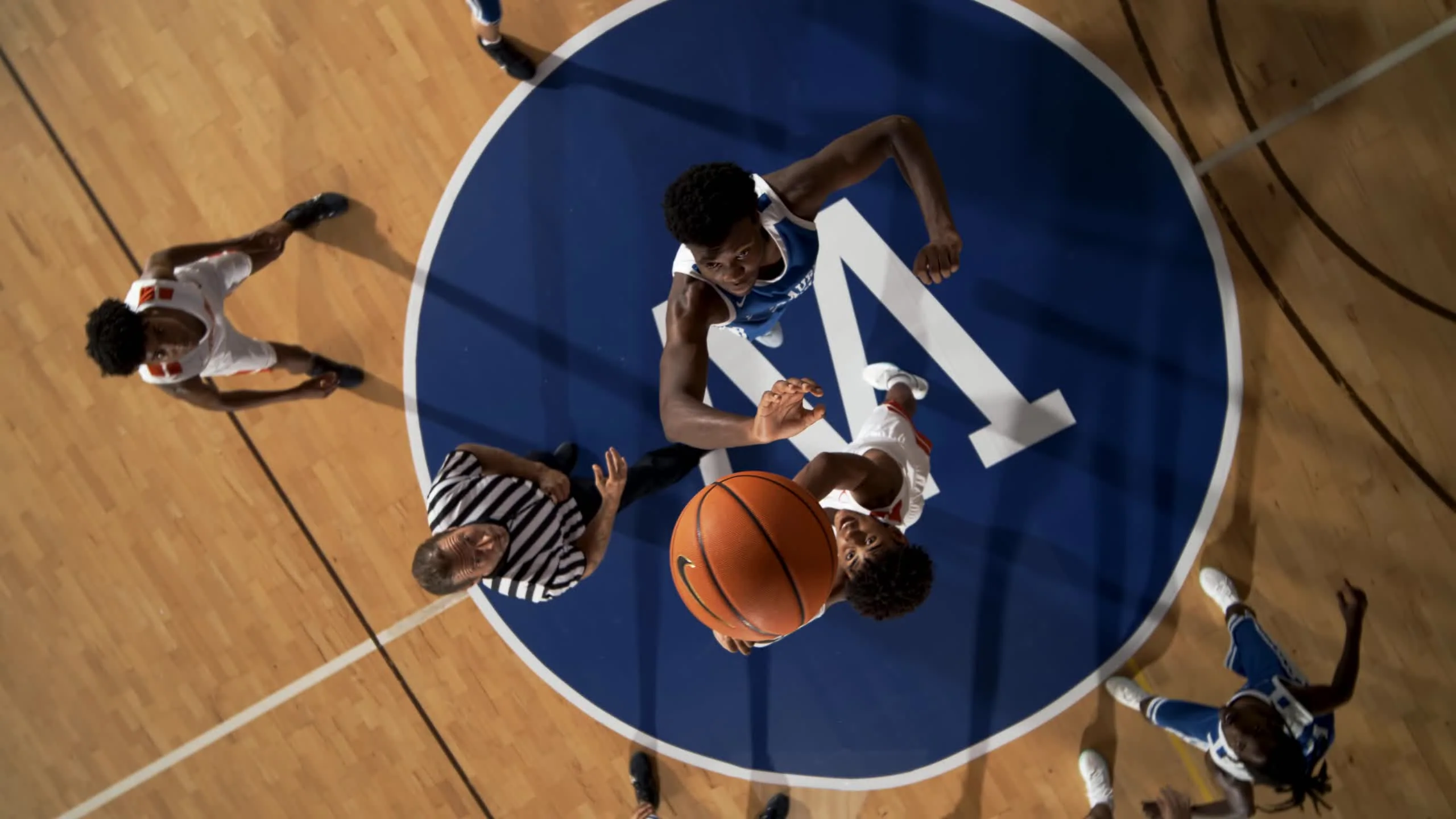 Match de basket vu de dessus