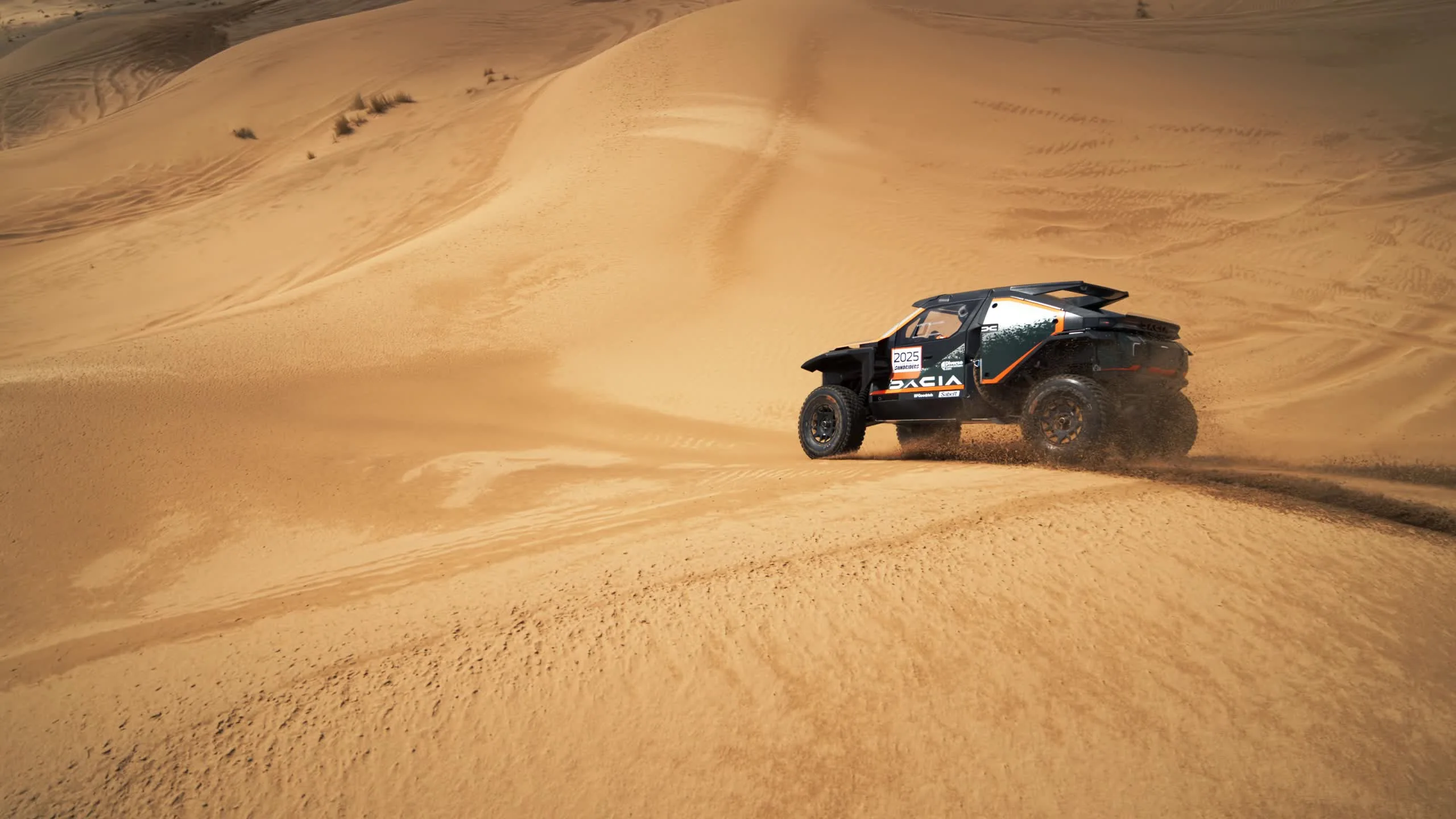 Buggy lancé dans les dunes